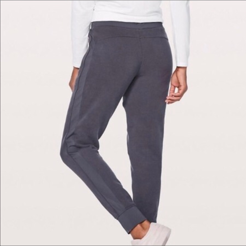 Lululemon joggers size 4